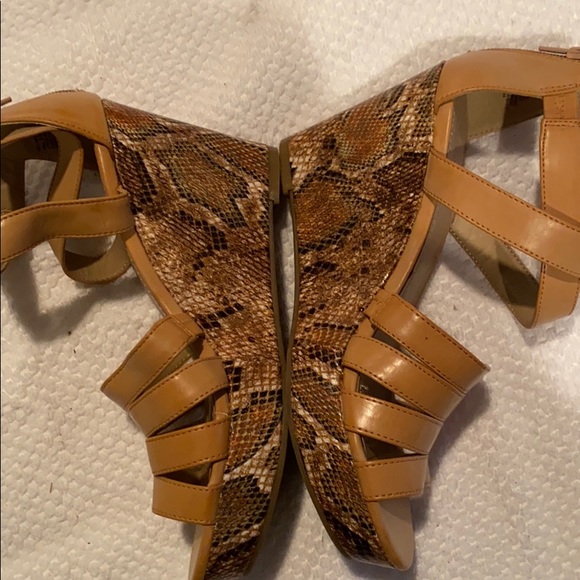 Sandals - Picture 3 of 8